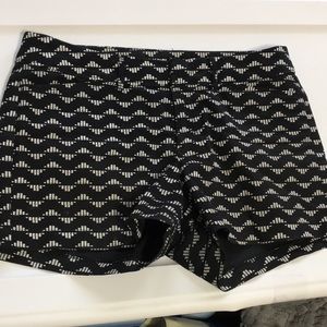 Old Navy Pixie Black & White shorts size 4